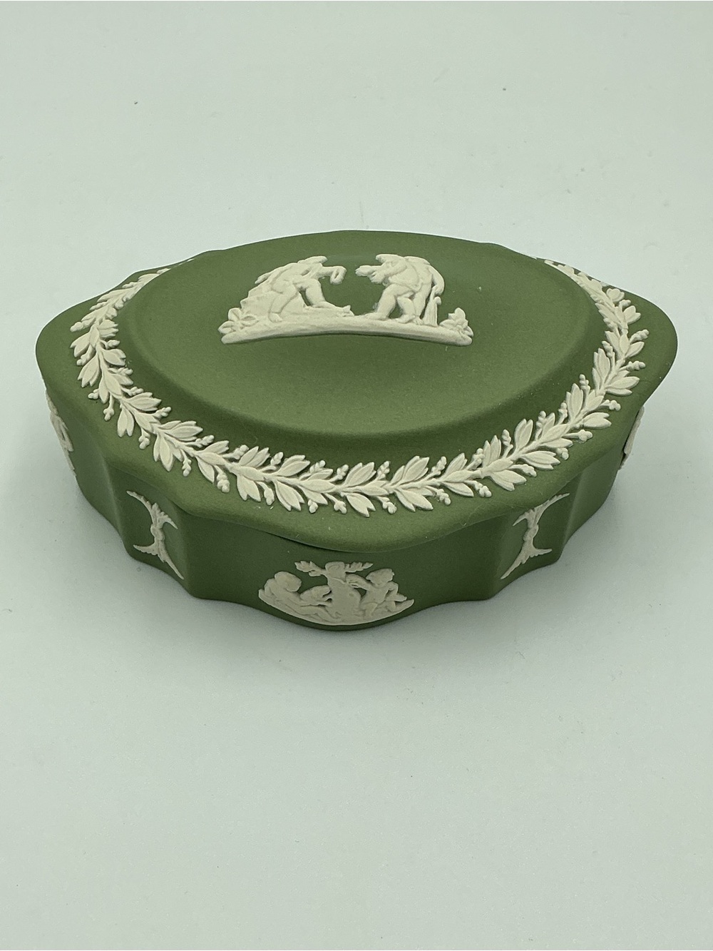 Vintage Wedgewood Olive Green Jasperware Cherub Cameo Trinket Dish 5” England